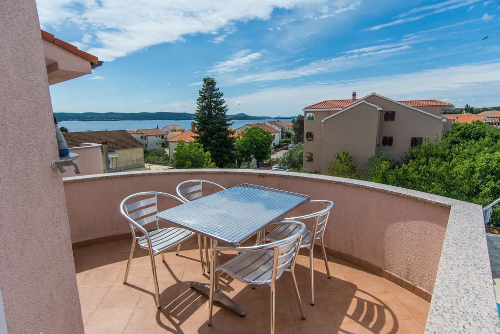 Apartments Basilea Biograd Na Moru Quarto foto