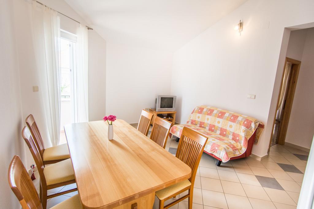 Apartments Basilea Biograd Na Moru Quarto foto